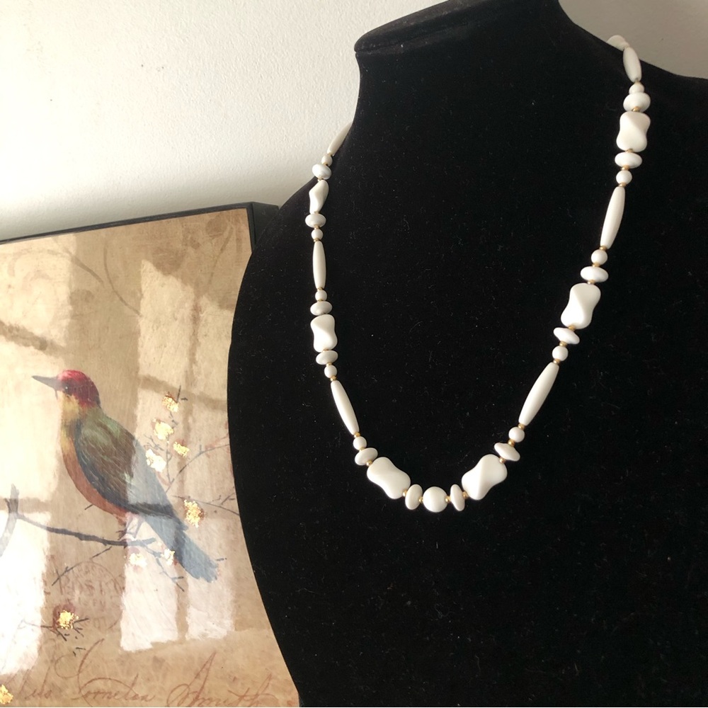 Rare Milk Glass Art Deco Necklace vintage-Antique stunning jewellery collector - Picture 1 of 12